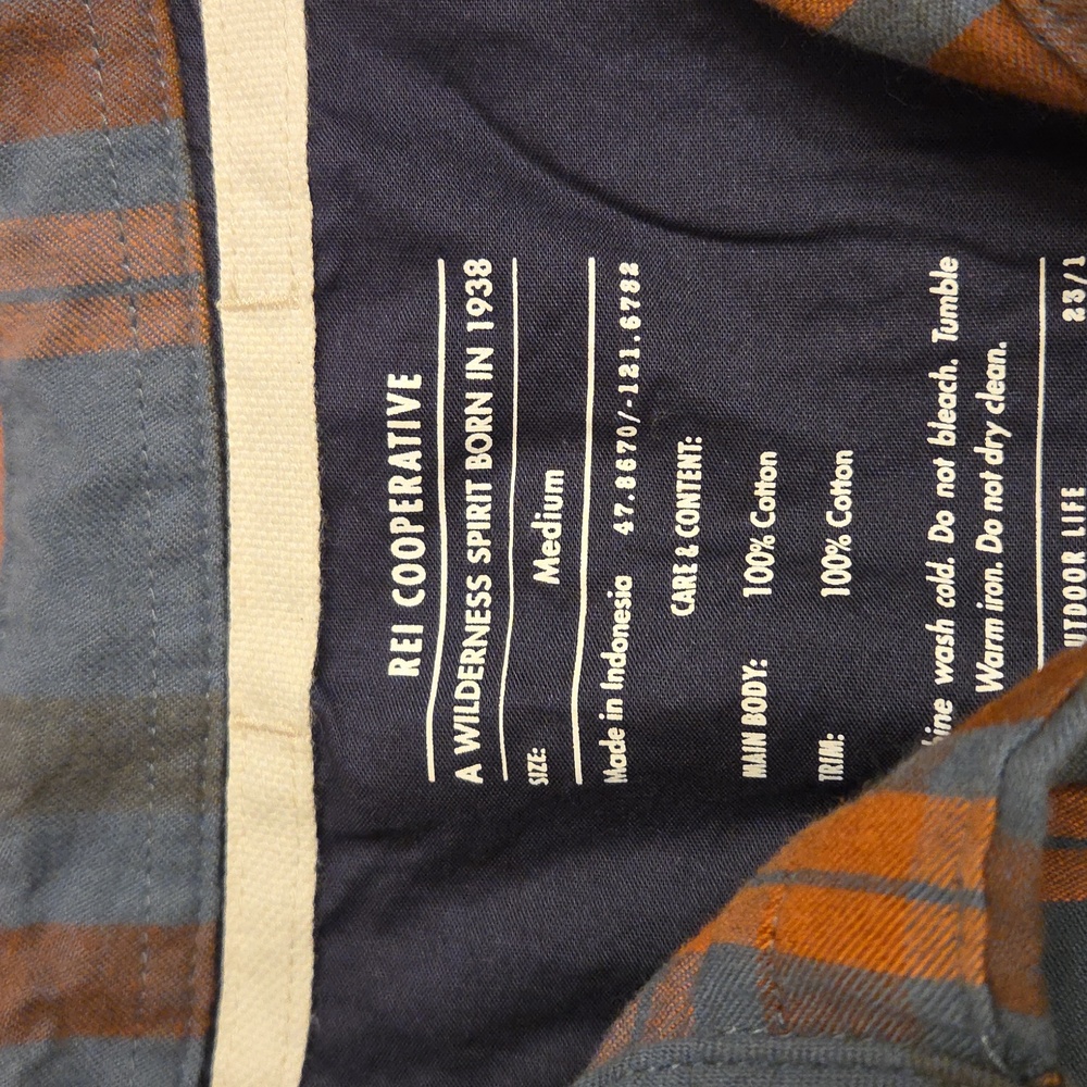 100% Cotton REI Button Diwn - Picture 2 of 5